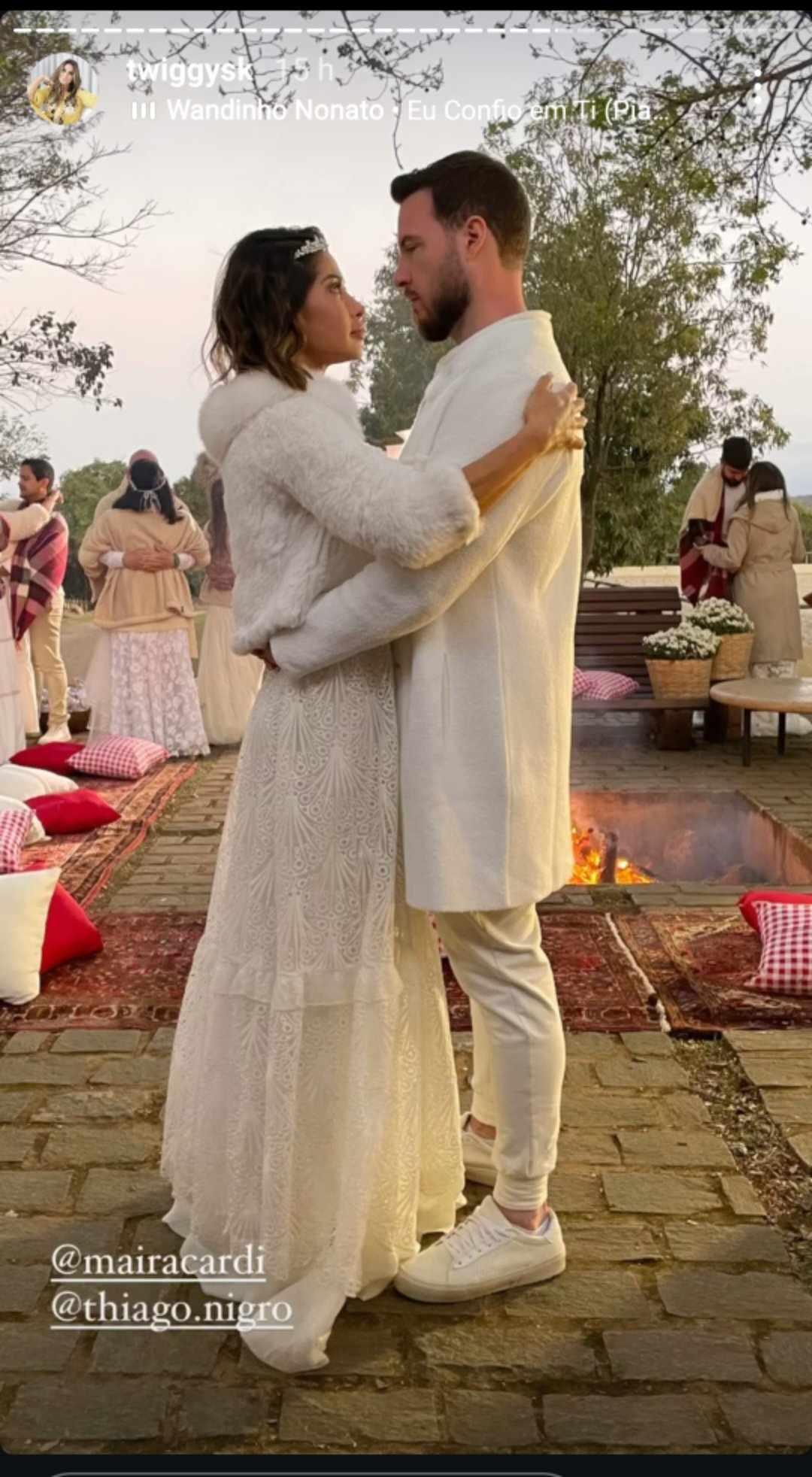 Mara Cardi e Thiago Nigro renovam votos de casamento
