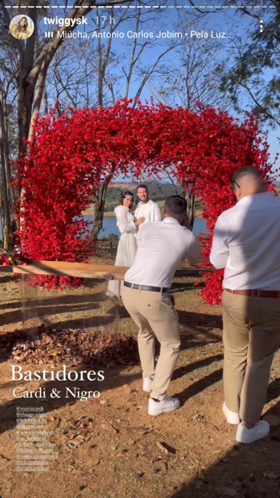 Mara Cardi e Thiago Nigro renovam votos de casamento