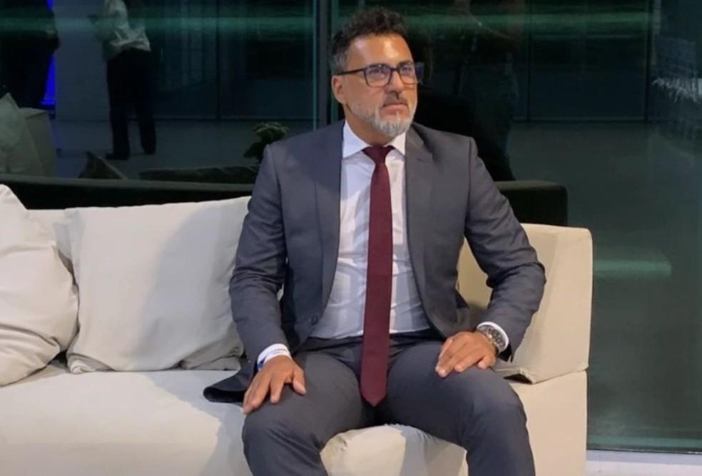 Image: https://mulherinteressante.com/wp-content/uploads/2024/09/postiimg-66e837c526db83012.png Telmo Vencio Santana Carneiro de 48 anos atuou como atacante no Fluminense de Feira Futebol Clube Foto ReproduoRedes Sociais