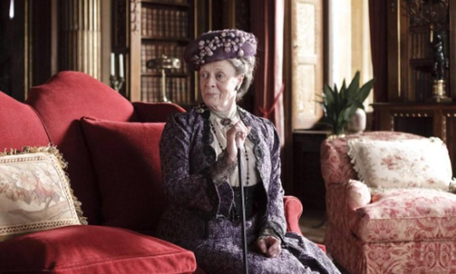 Maggie Smith matriarca da famlia Crowley em Downton Abbey