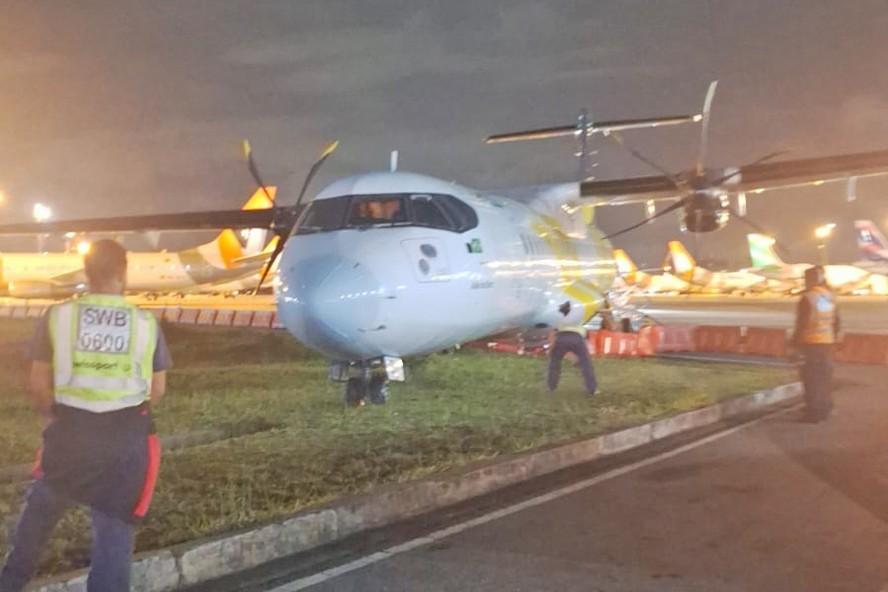 Avio da Voepass vai parar na grama aps barra quebrar