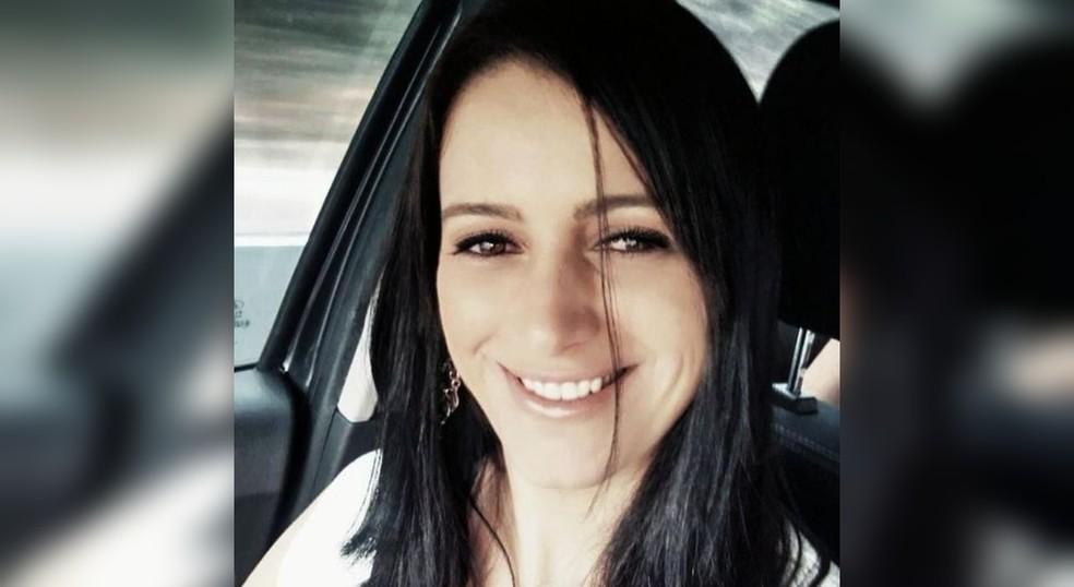 Adriana Almeida morreu aps ser atingida por muro que desabou durante chuva forte em Itapeva SP Foto FacebookReproduo