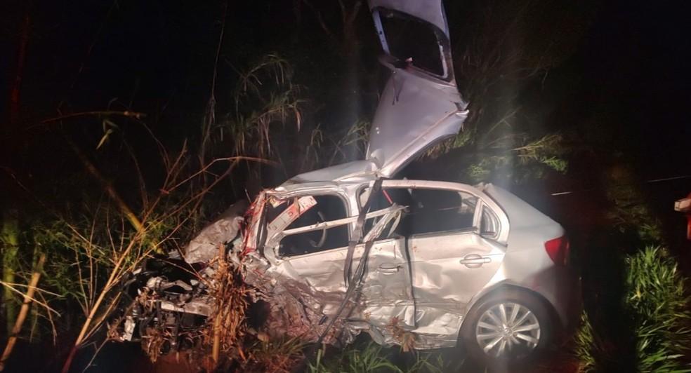Carro do professor que foi atingido Foto PMRvDivulgao
