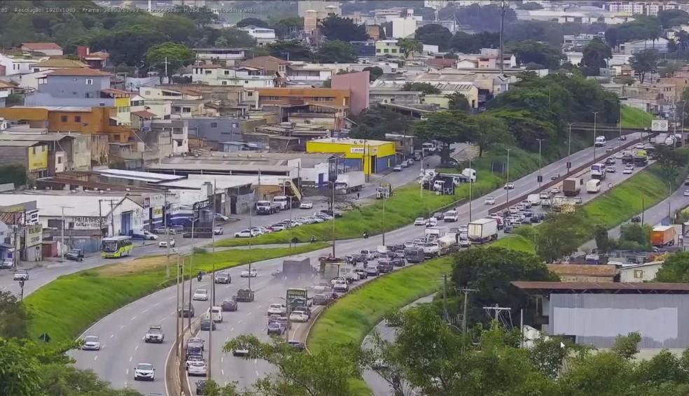 nibus perde freio e esmaga carros no Anel Rodovirio cmera exclusiva da Globo flagrou acidente Foto TV Globo