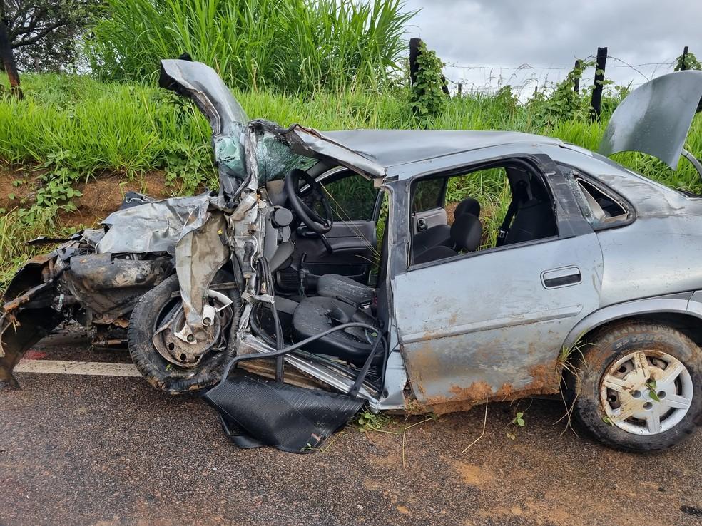 Carro foi atingido por ba de caminho em Itupeva SP Foto Corpo de BombeirosDivulgao