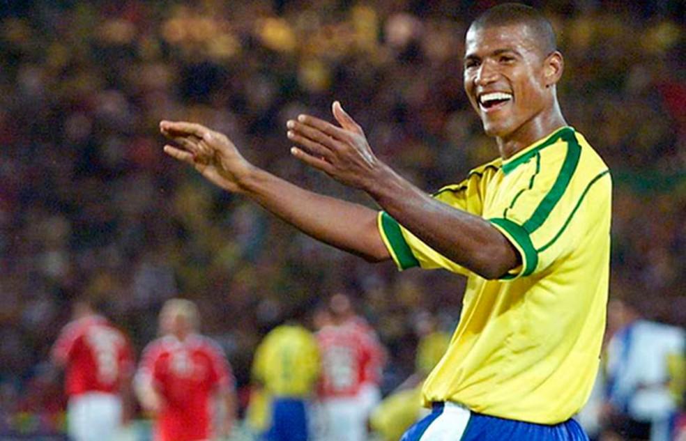 Lembra dele Ex-Flamengo Palmeiras e seleo Jnior Baiano o novo tcnico do Central central ge