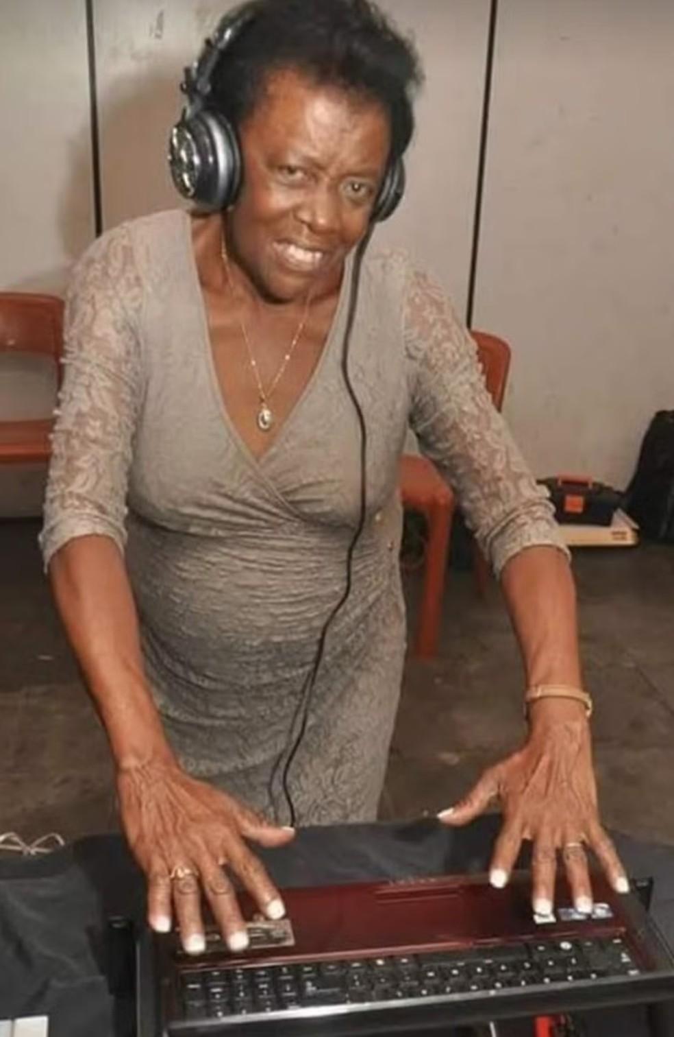 Aida Laurentino enterrada com festa no Cemitrio de Inhama Foto ReproduoAcervo pessoal