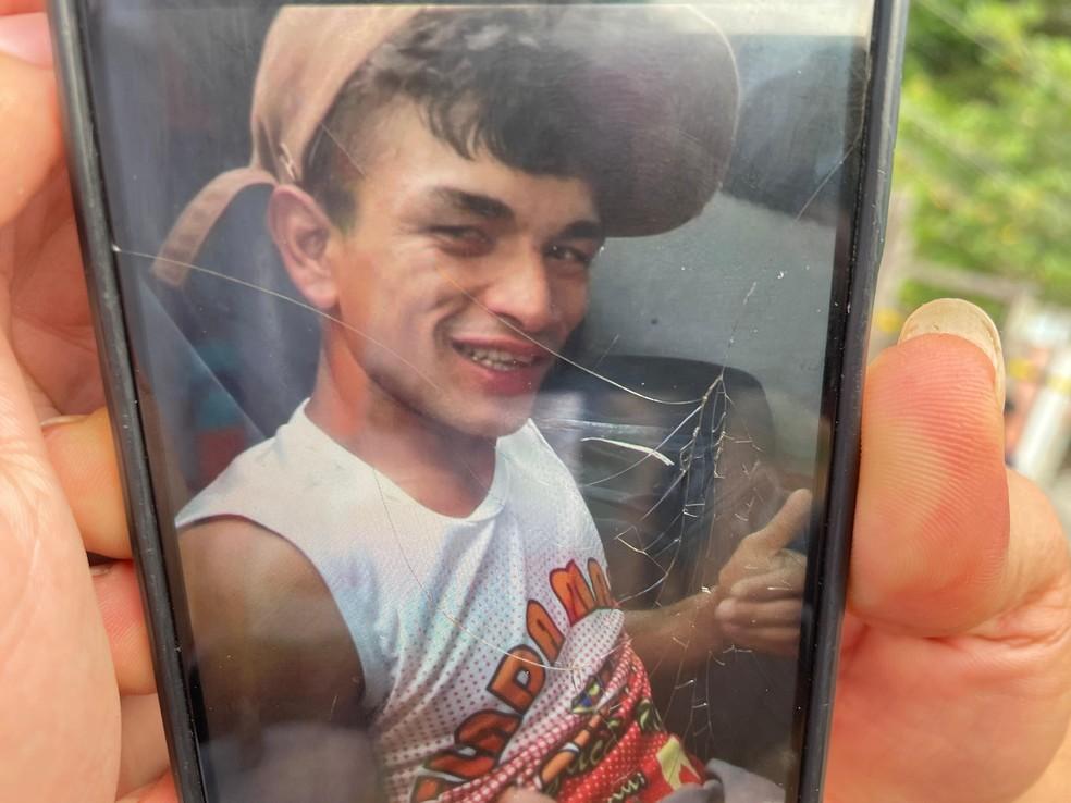 Jeferson Arajo morreu junto com a filha de 8 anos aps terem a casa soterrada em Manaus Foto g1 AM