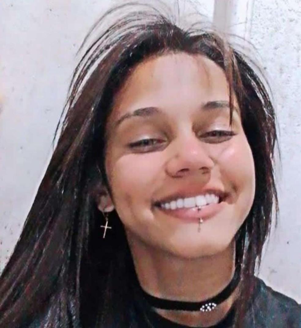 Nicole Karoline Coimbra Silva morreu em acidente de moto Foto Funerria RenapaxDivulgao
