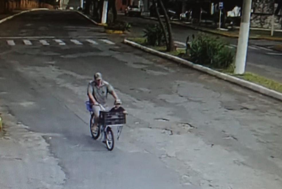 Segundo a polcia homem andou com a criana pela cidade horas antes do crime Foto Polcia Civil RSDivulgao