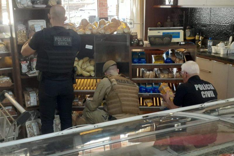 A operao fiscalizou 17 estabelecimentos e descobriu que carnes eram avermelhadas com corantes em SC