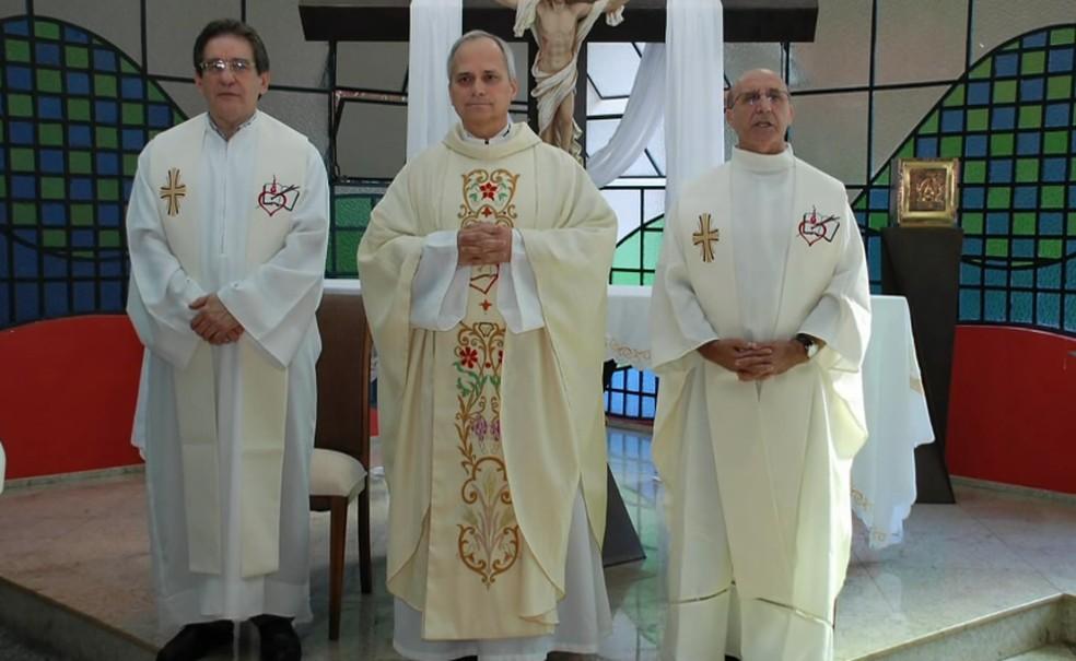 Robert Prevost centro em visita a Minas Gerais Foto Arquivo Padres Agostinianos