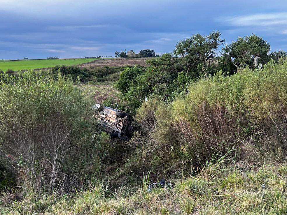 Carro saiu da pista e capotou na BR-293 em Santana do Livramento Foto Eduarda CerqueiraJornal A Platia