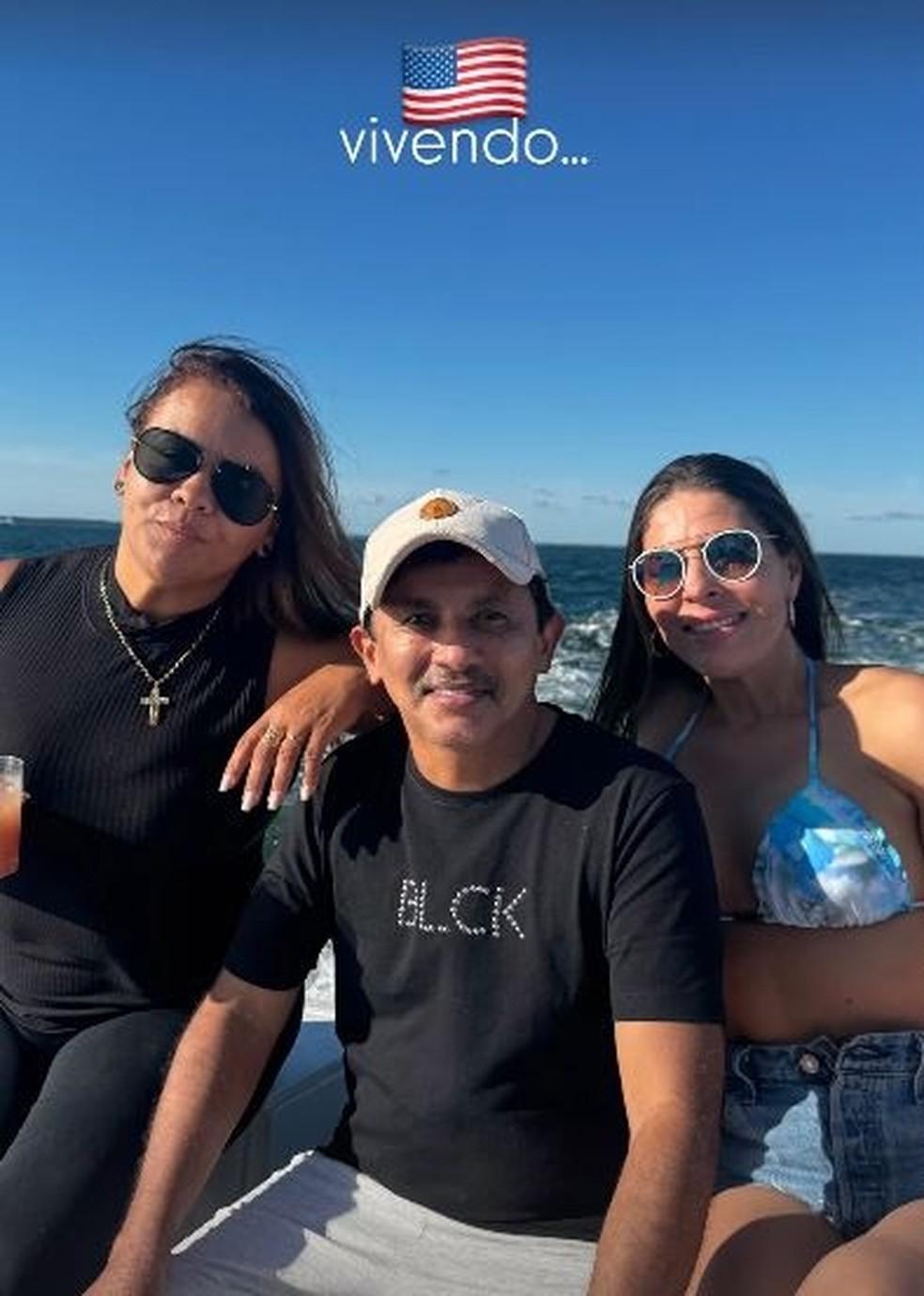 Manoel Gomes e duas amigas festinha em trisal na lancha Foto rep instagram