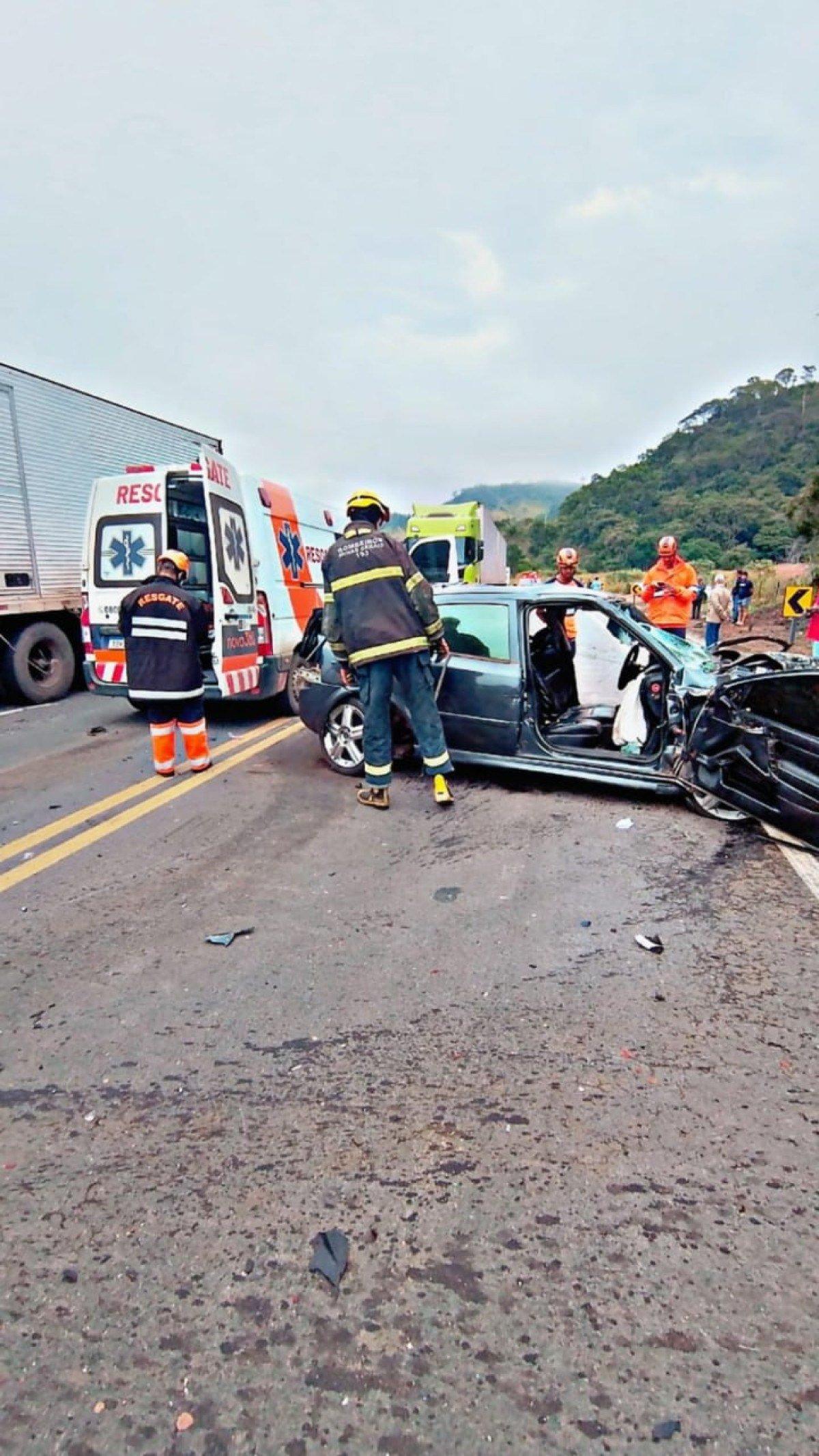 Corpo de Bombeiros PRF PM e Nova 381 atuaram na ocorrncia-Corpo de BombeirosReproduo